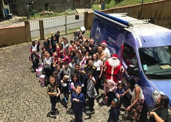 Mais de 500 alunos de Petrópolis ganham presentes do Natal Solidário