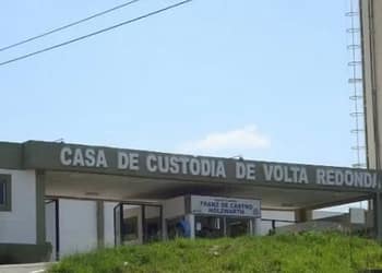 Visitante é presa com drogas escondidas dentro de saco de pão no presídio de Volta Redonda