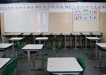 Pesquisa mostra Brasil com 37% de pessoas sem educação básica