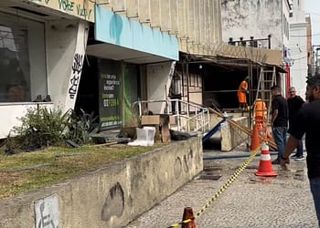 Prefeitura recolheu 14 toneladas de lixo de prédio em Cabo Frio