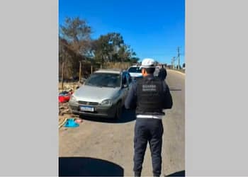 Carro com registro de roubo foi encontrado abandonado no Parque Aeroporto, em Campos