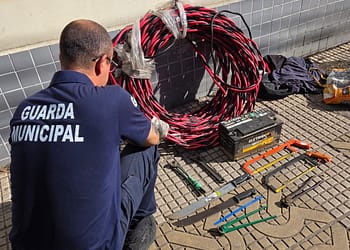 Guarda Municipal prende três suspeitos de furtar fios de cobre em Volta Redonda