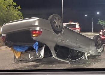 Acidente entre dois carros deixa pessoa ferida em Volta Redonda
