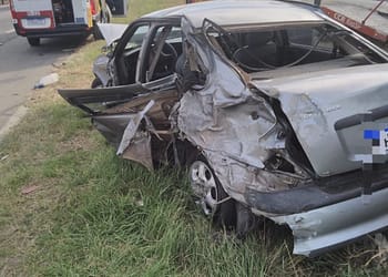 Acidente entre caminhão e carro deixa pessoa ferida na Via Dutra, em Resende