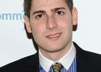 Quem é Eduardo Saverin, bilionário brasileiro que comprou participação no Liverpool Quem é Eduardo Saverin, bilionário brasileiro que comprou participação no Liverpool