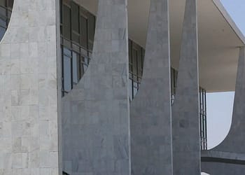 Brasil Inicia Processo de Reciprocidade Contra Tarifas dos EUA em Defesa do Comércio Nacional Brasil Inicia Processo de Reciprocidade Contra Tarifas dos EUA em Defesa do Comércio Nacional