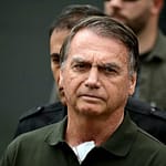 Bolsonaro pede autorização para deixar prisão domiciliar e ir ao dentista; nome indicado pela defesa é esposa de Flávio