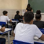 Ideb melhora, mas avanço é puxado pela alta aprovação nas escolas