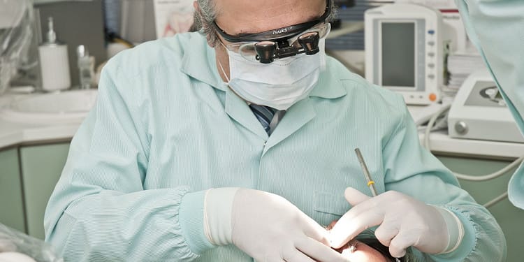 Cuidar bem dos dentes é bom para o cérebro Cuidar bem dos dentes é bom para o cérebro