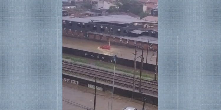 Chuva forte no Grande Rio afeta trens e alaga vias Chuva forte no Grande Rio afeta trens e alaga vias