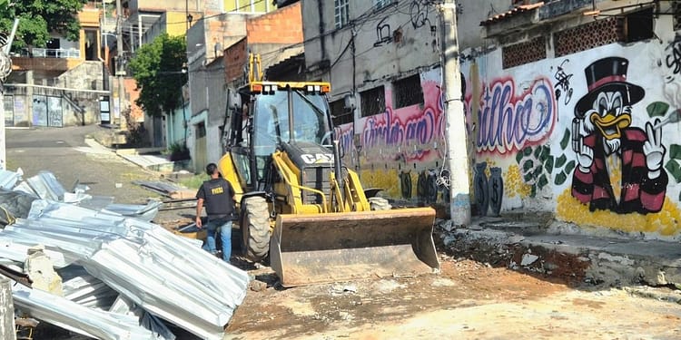 RJ: PM Derruba ‘Boca do Brilho’ na Operação no Chapadão RJ: PM Derruba ‘Boca do Brilho’ na Operação no Chapadão