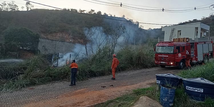 Queimadas em Porciúncula: 10 incêndios mobilizados Defesa Civil