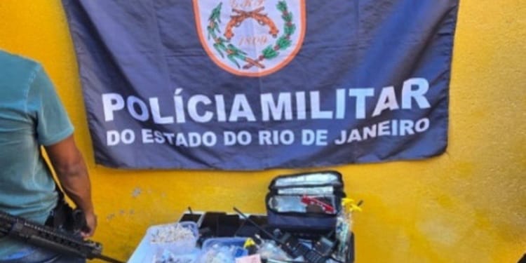Operação em Angra dos Reis: sete homens são presos com drogas Operação em Angra dos Reis: sete homens são presos com drogas
