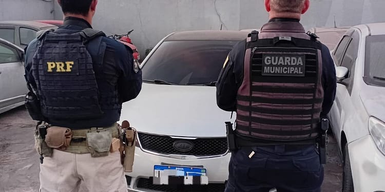 Carro com registro de furto é recuperado em Volta Redonda Carro com registro de furto é recuperado em Volta Redonda