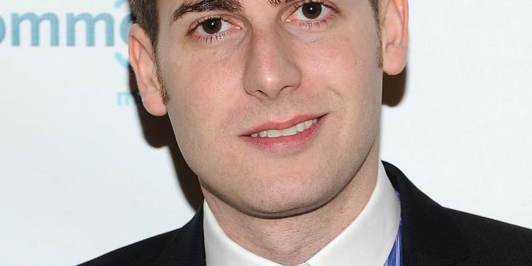 Quem é Eduardo Saverin, bilionário brasileiro que comprou participação no Liverpool Quem é Eduardo Saverin, bilionário brasileiro que comprou participação no Liverpool